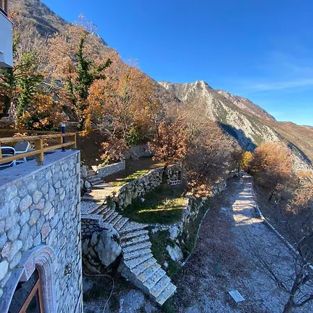 Bujtina çupa 3* Klos