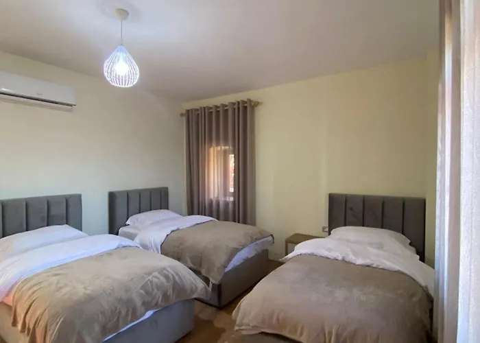 Bujtina Cupa Πανσιόν 3*